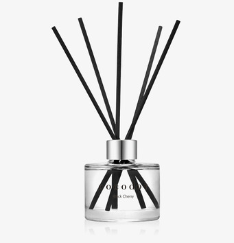 Foto: Doftpinnar i glasflaska med svarta pinnar 120ml