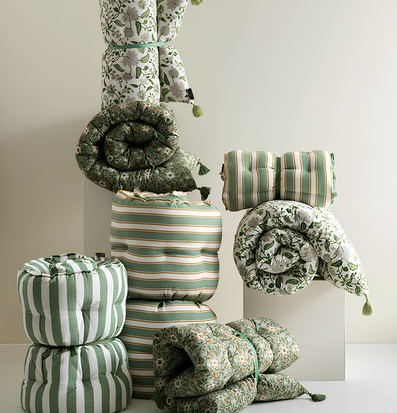 Madrass Divya Parrot Bungalow Madrasser & stolsdynor