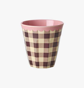 Foto: Rosa melaminmugg med rutmönster beige/brun