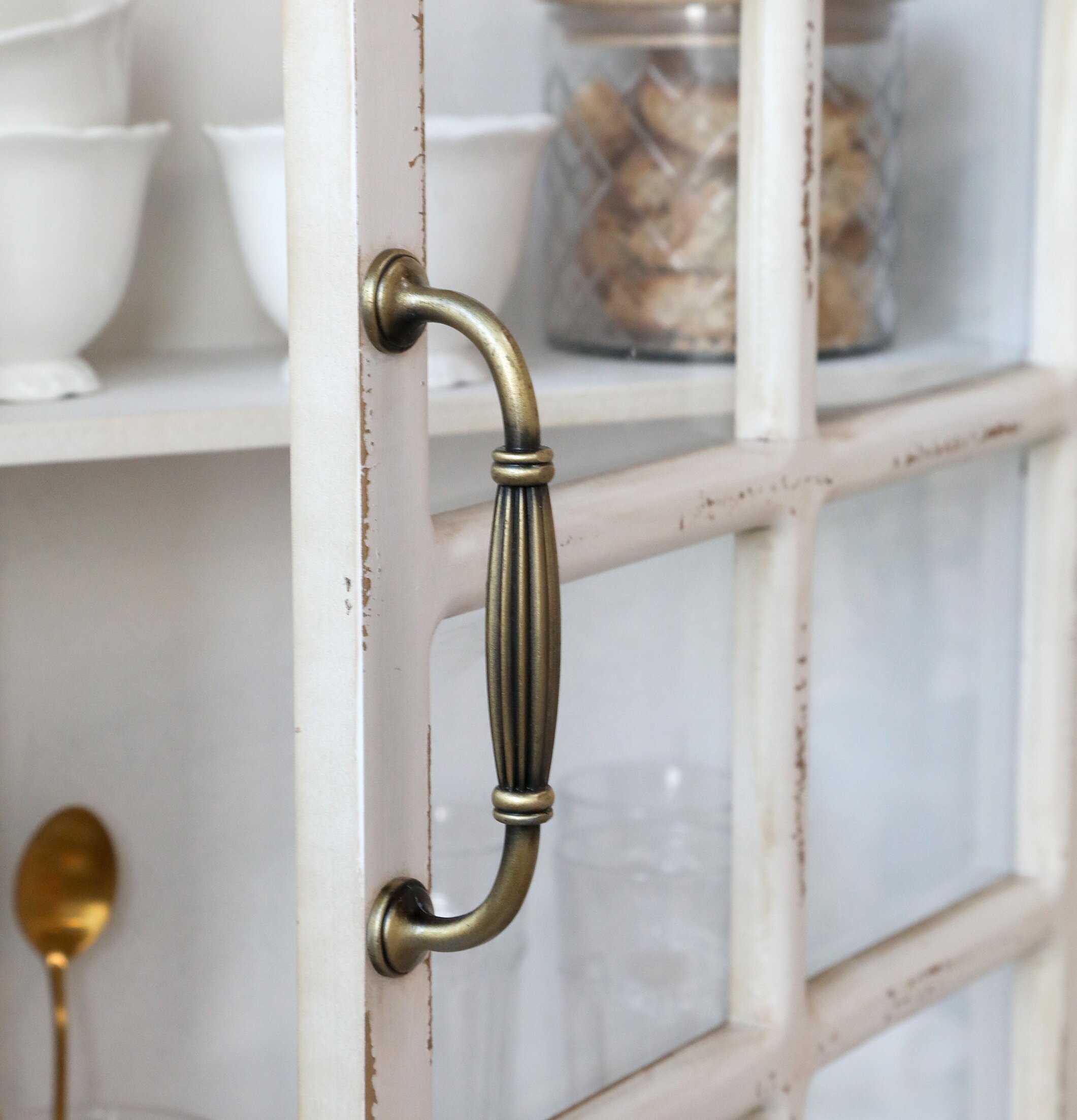 Väggskåp Antique Creme Chic Skåp (ej för nycklar eller medicin) Vägghyllor som mer är en möbel