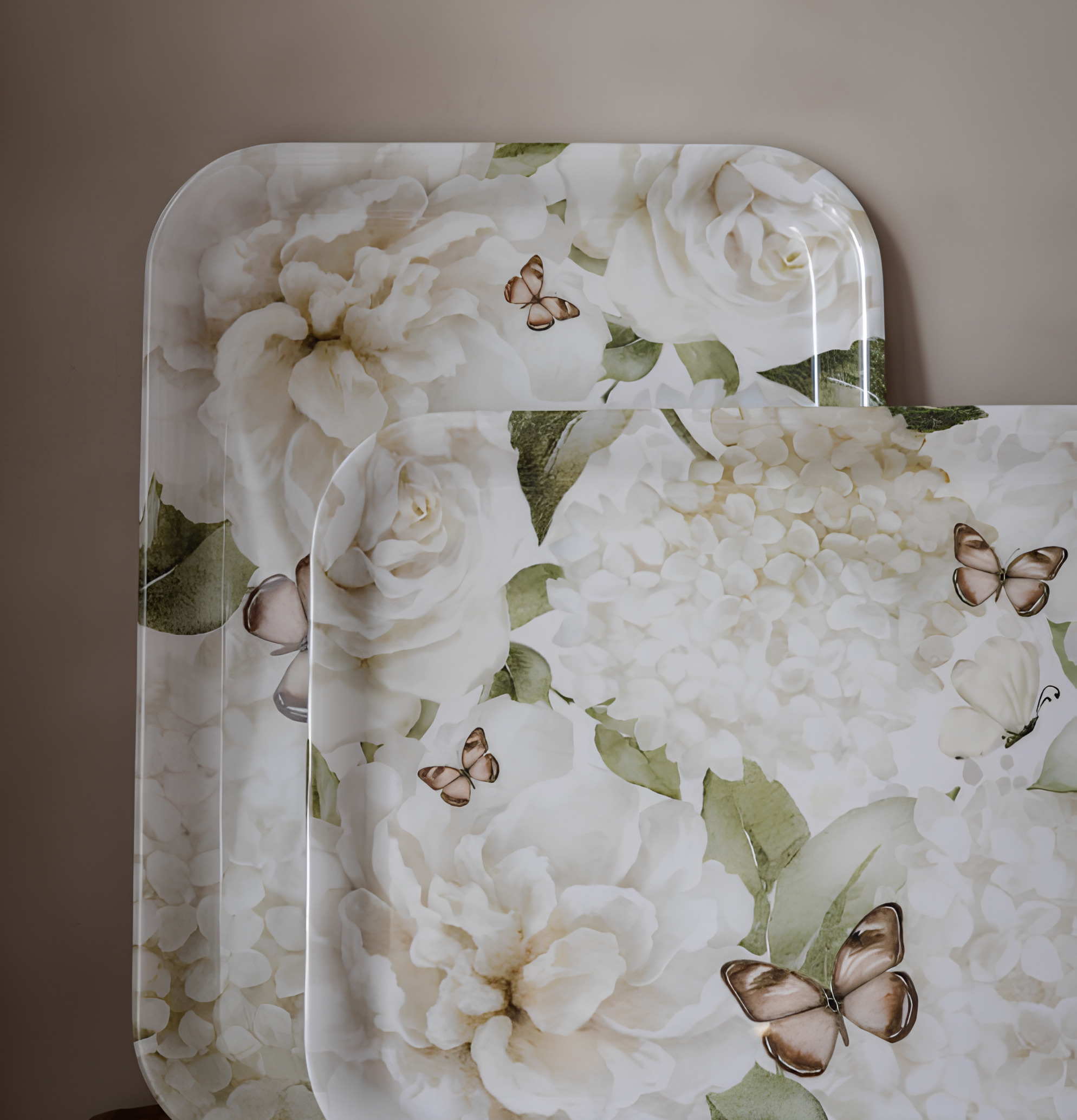 Bricka Hortensia & Butterflies Grön - Majas Cottage Vit Serveringsbrickor Brickset Serveringsfat