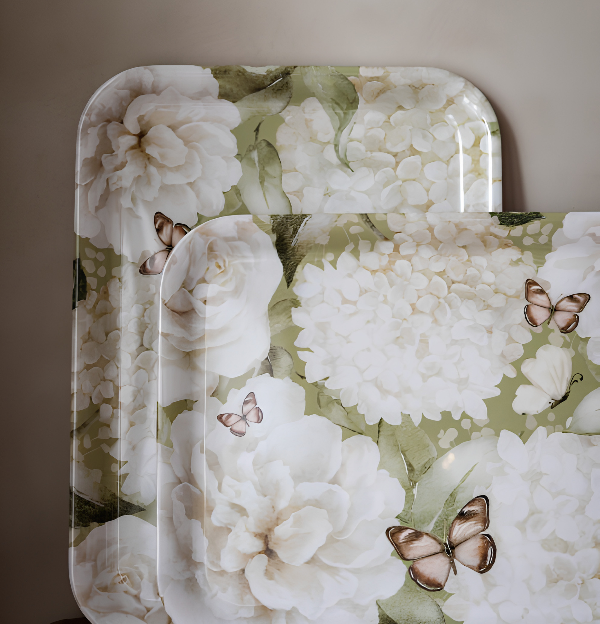 Bricka Hortensia & Butterflies Grön - Majas Cottage Vit Serveringsbrickor Brickset Serveringsfat