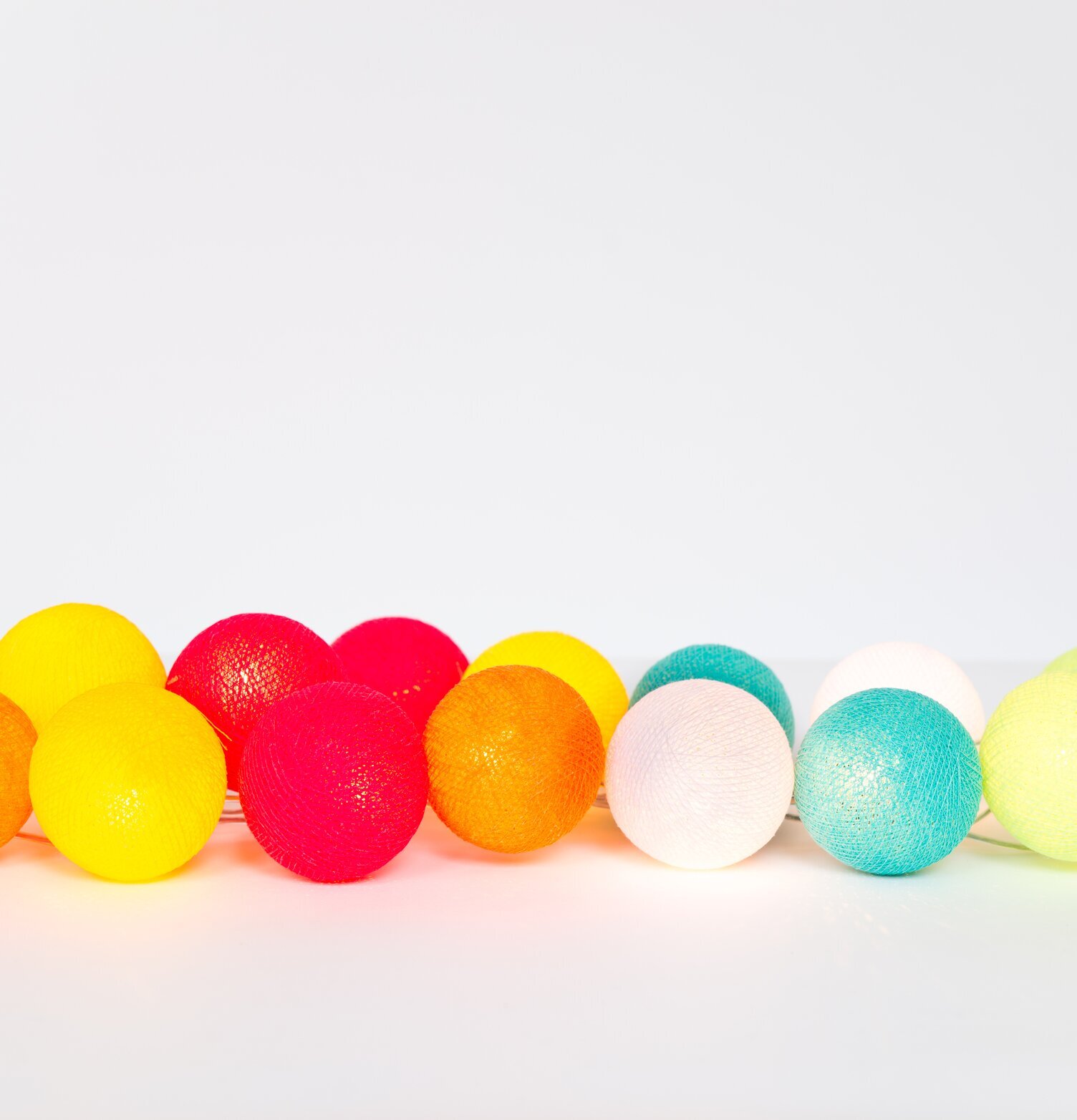 Ljusslinga Souimanga 35 från Happy Lights i färgglada toner