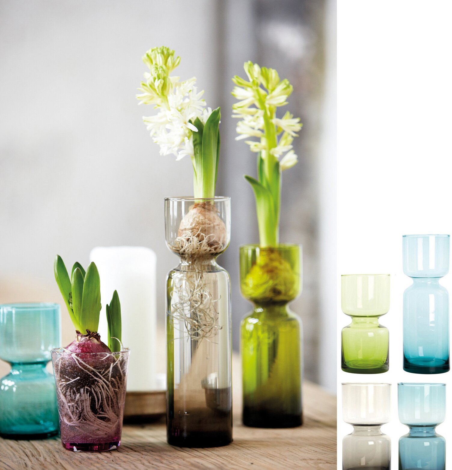 Hyacintvas Celina från House Doctor på träbord med ljusstake