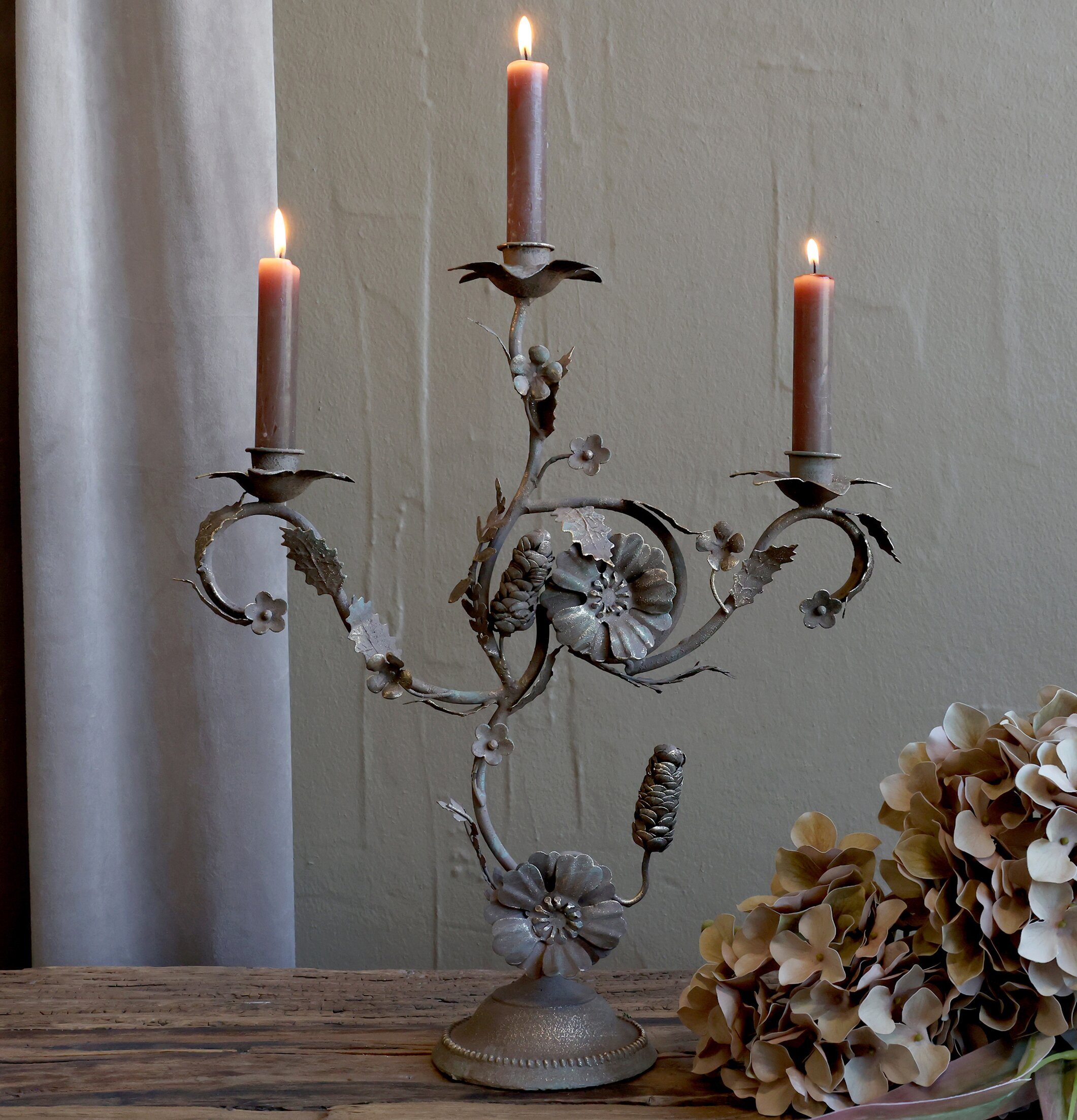 Fransk ljusstake med blomsterdekor Chic Antique Ljusstakar Adventsstakar Ljushållare Ljushyllor