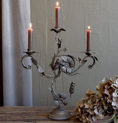 Fransk ljusstake med blomsterdekor Chic Antique Ljusstakar Adventsstakar Ljushållare Ljushyllor