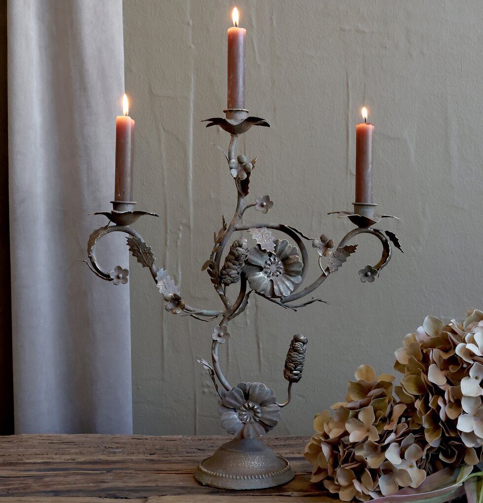 Fransk ljusstake med blomsterdekor Chic Antique Ljusstakar Adventsstakar Ljushållare Ljushyllor