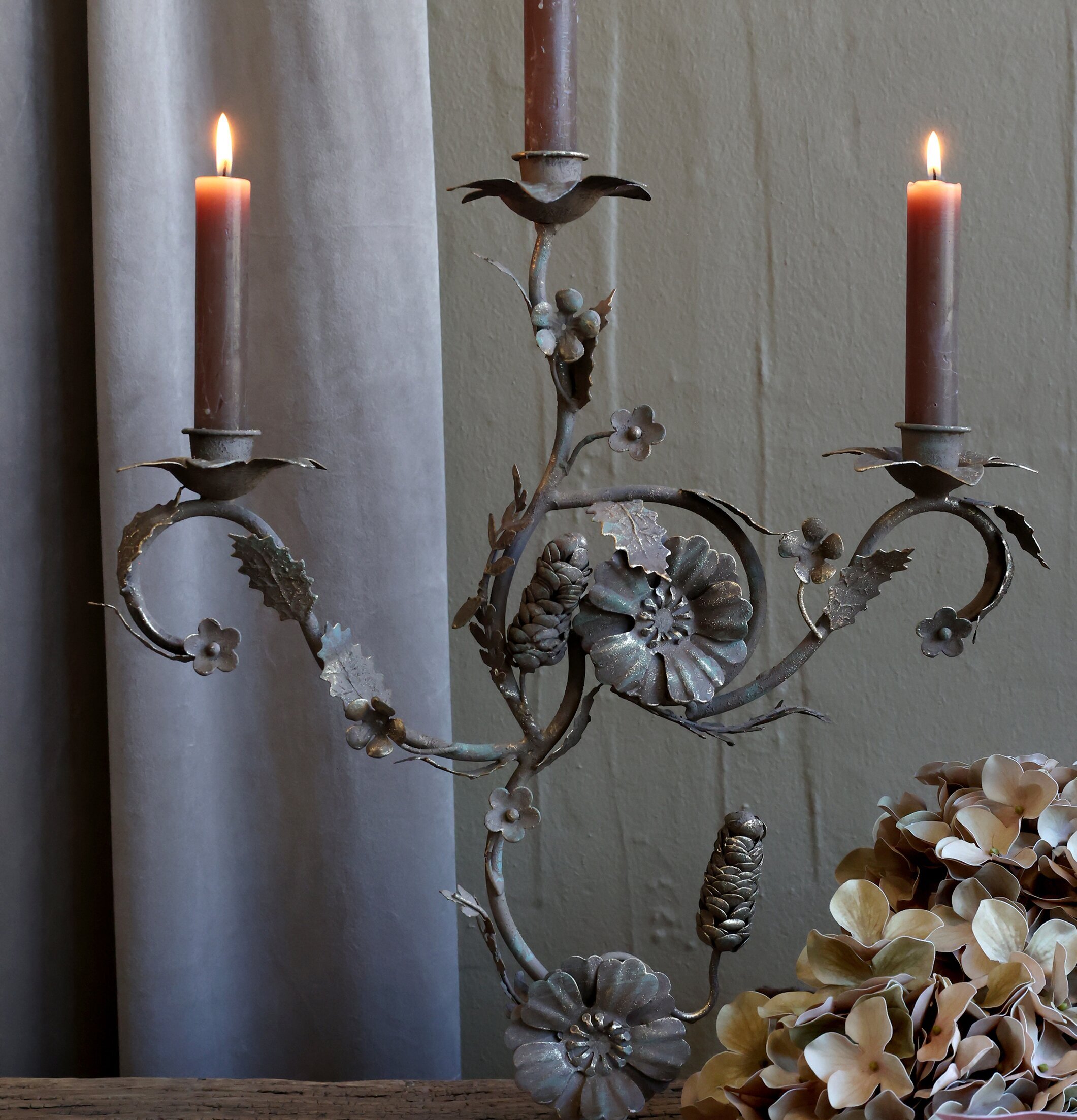 Fransk ljusstake med blomsterdekor Chic Antique Ljusstakar Adventsstakar Ljushållare Ljushyllor