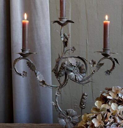 Fransk ljusstake med blomsterdekor Chic Antique Ljusstakar Adventsstakar Ljushållare Ljushyllor