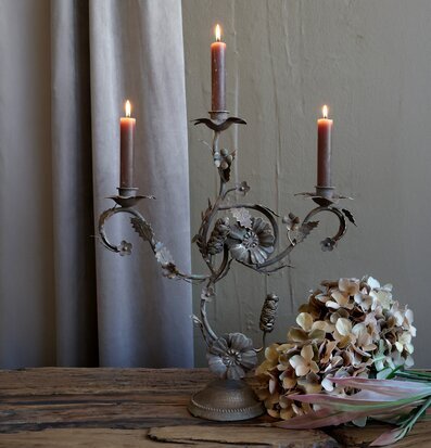 Fransk ljusstake med blomsterdekor Chic Antique Ljusstakar Adventsstakar Ljushållare Ljushyllor