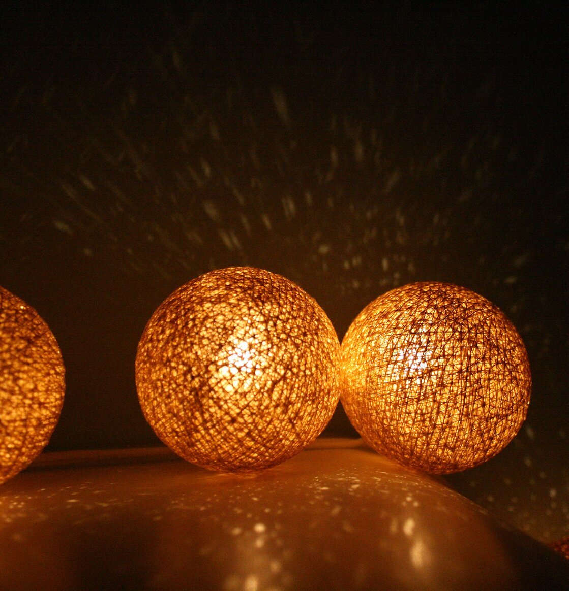 Ljusslinga Heavenly Gold 35 från Happy Lights i inomhusmiljö