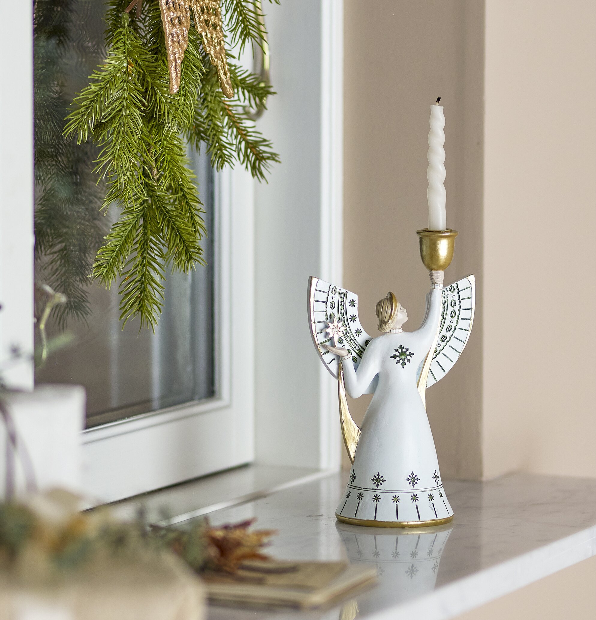 Änglaljusstake Evangeline Vit Bloomingville Ljusstakar Adventsstakar Ljushållare Ljushyllor