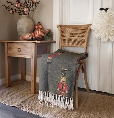 Aix Pläd Nötknäppare Olivgrön Chic Antique Täcken, filtar, plädar och överkast Filtar Plädar Överkast