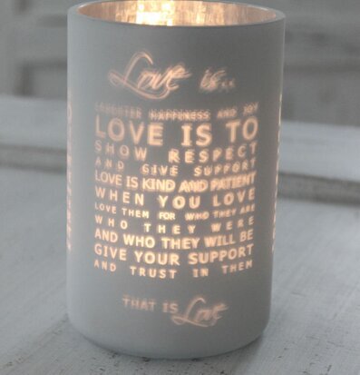 Love Is - Majas Cottage ljushållare från Majas Cottage