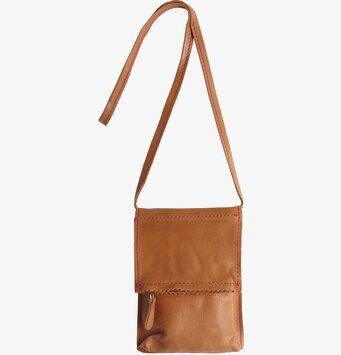 Halsväska i läder från House Doctor mot vit bakgrund