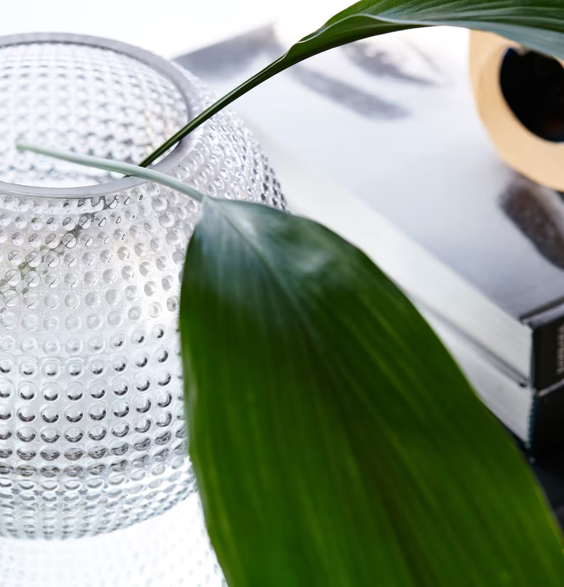 Vas Stockholm Grön från By ON i stilren, modern inredning