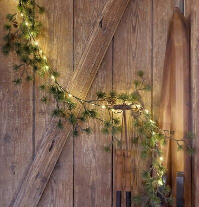 Ljusslinga Gran med Kottar LED 150 cm Chic Antique Konstväxter Konstblommor Plastväxter Plastblommor Ljusslingor