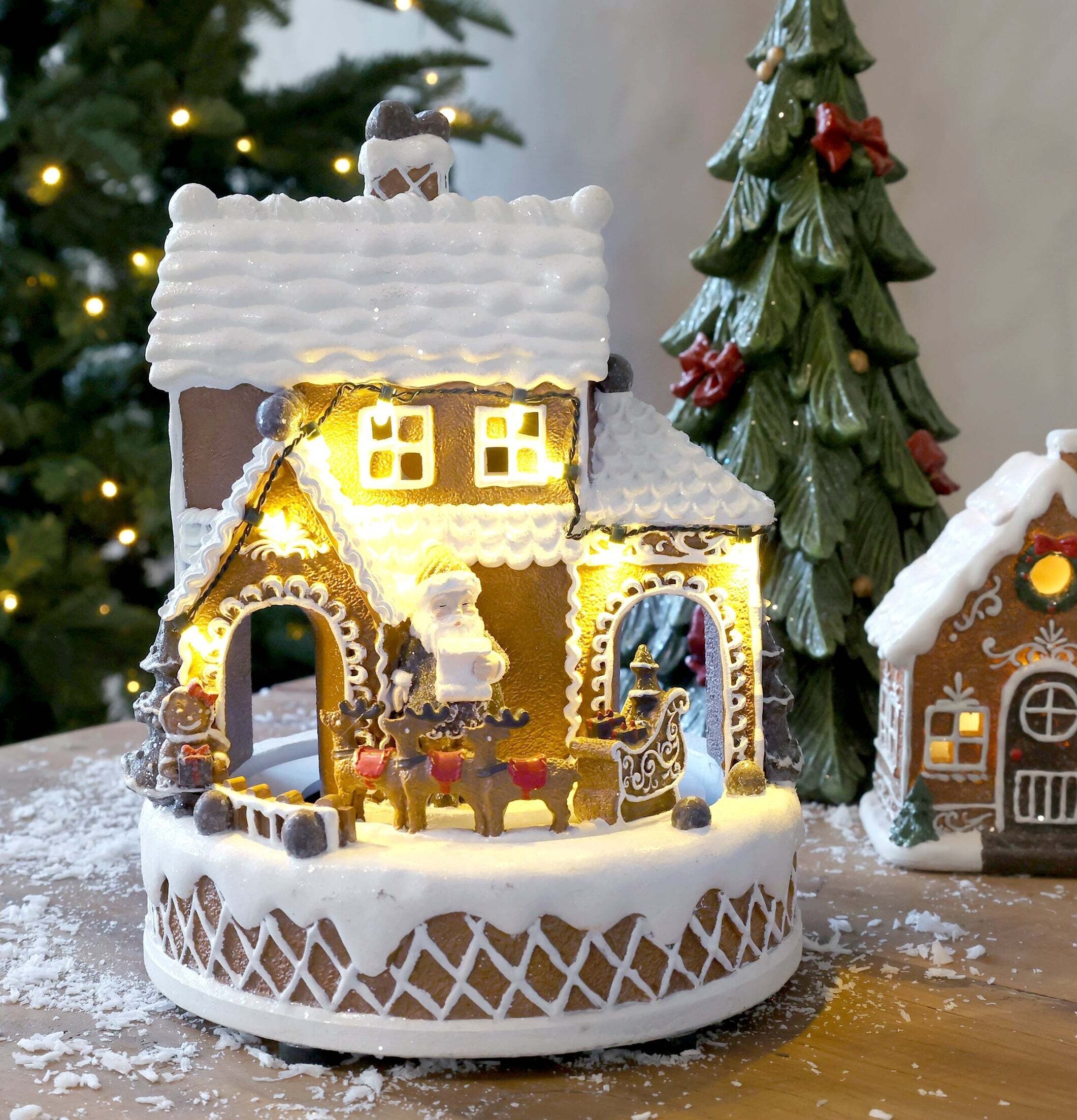 Noël Speldosa Pepparkakshus med Tomte LED Mocca 23 cm Chic Antique Övrig prydnad/dekoration för inredning innemiljö