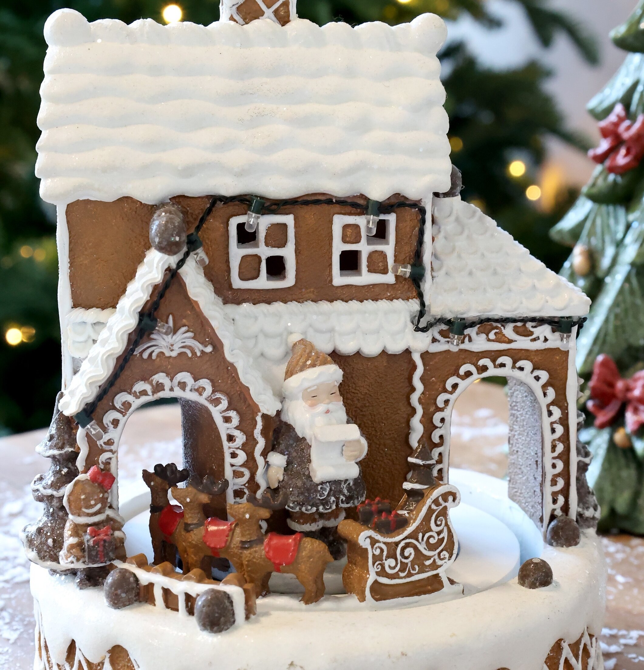 Noël Speldosa Pepparkakshus med Tomte LED Mocca 23 cm Chic Antique Övrig prydnad/dekoration för inredning innemiljö