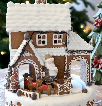 Noël Speldosa Pepparkakshus med Tomte LED Mocca 23 cm Chic Antique Övrig prydnad/dekoration för inredning innemiljö