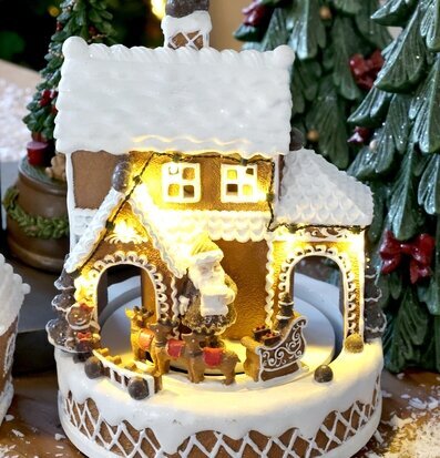 Noël Speldosa Pepparkakshus med Tomte LED Mocca 23 cm Chic Antique Övrig prydnad/dekoration för inredning innemiljö