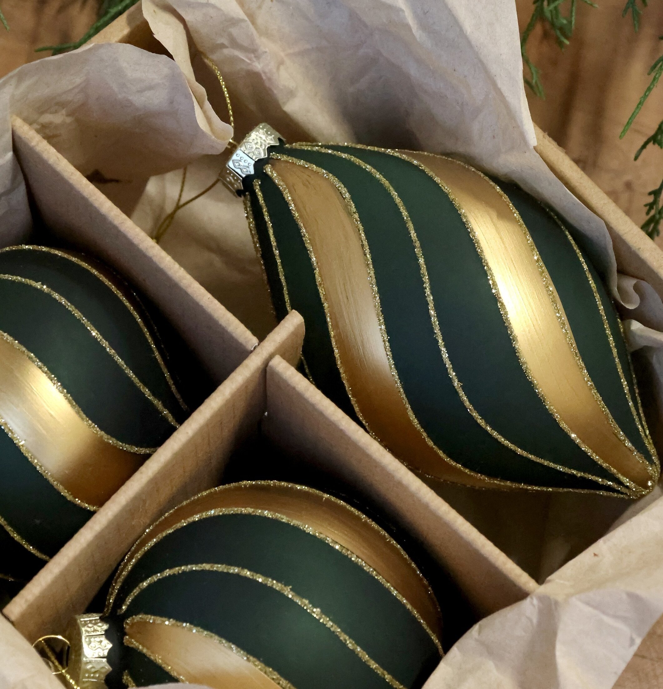 Julkulor i Ask 3-pack Olivgrön Guld Chic Antique Julgranshänge/julgransdekoration