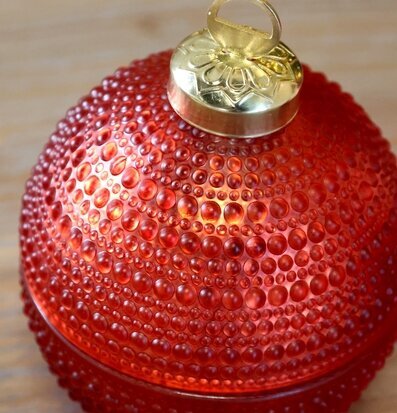 Julkula med Stearinljus Cherry Ø11 cm Chic Antique Ljus Värmeljus