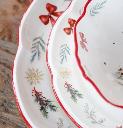 Middagstallrik Chalet de Noël Cherry Ø28 cm Chic Antique Tallrikar Djupa tallrikar (ej skål) Desserttallrikar Assietter