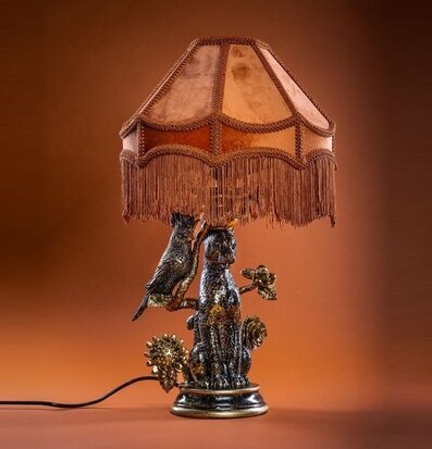 Foto: Bordslampa med leopardfot svart/guld fransskärm