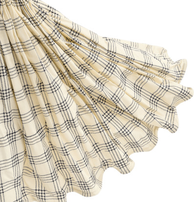 Foto: Draperat rutigt tyg i beige och mörkblått mönster