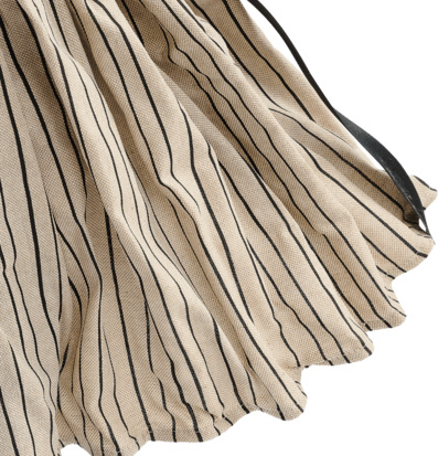 Foto: Plisserad beige lampskärm med svarta ränder