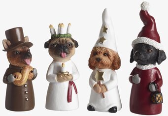 Foto: Luciatåg med hundfigurer på vit bakgrund
