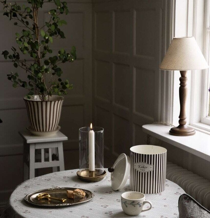Plåtburk Viggo Kakor Brun/Vit Fat Hilma Oval Antik Silver Liten Strömshaga Plåtburkar Metallburkar för ljus, lyktor,