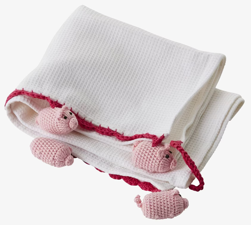 Tea Towel Crochet Pigs från Rice med virkade grisar