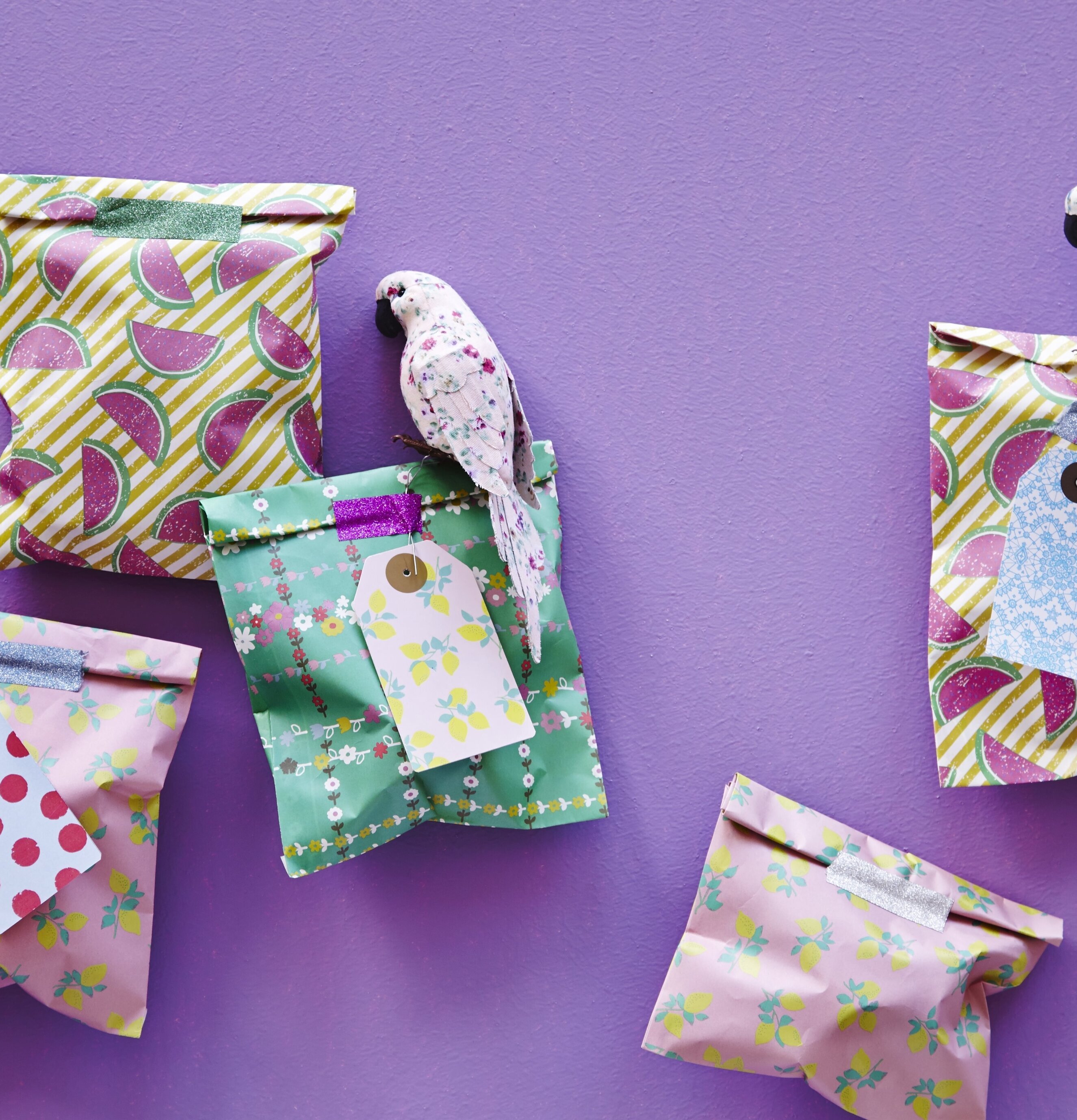 Vackra Undulater papperspåsar från Rice i färgglada mönster