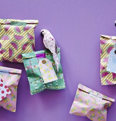 Vackra Undulater papperspåsar från Rice i färgglada mönster