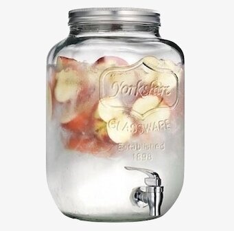 Drink Dispenser Two Gallon från Ball Mason Jar med äppelbitar