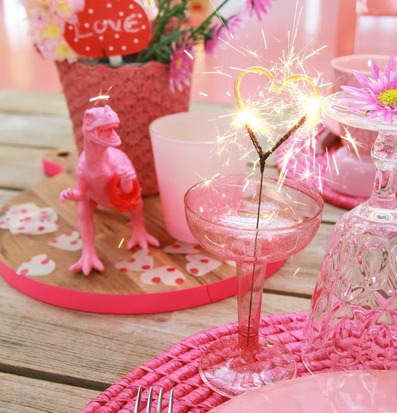 Tomtebloss Heart från Rice i rosa champagneglas, feststämning