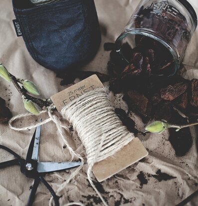 Jutesnöre Natur från Ernst med sax, påse och glasburk