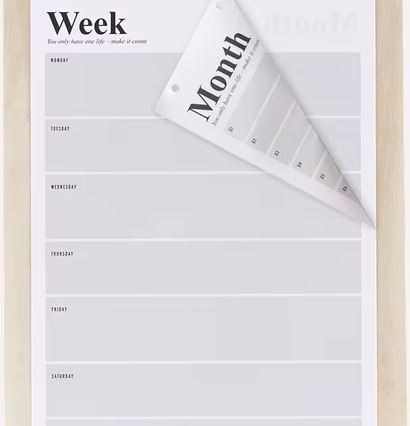 Eternity Calendar A3 från House Doctor på ljus träplatta