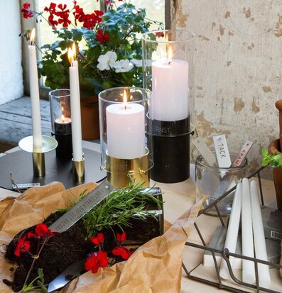 Ljusstump Hög Koppar från Ernst i en charmig lantlig miljö