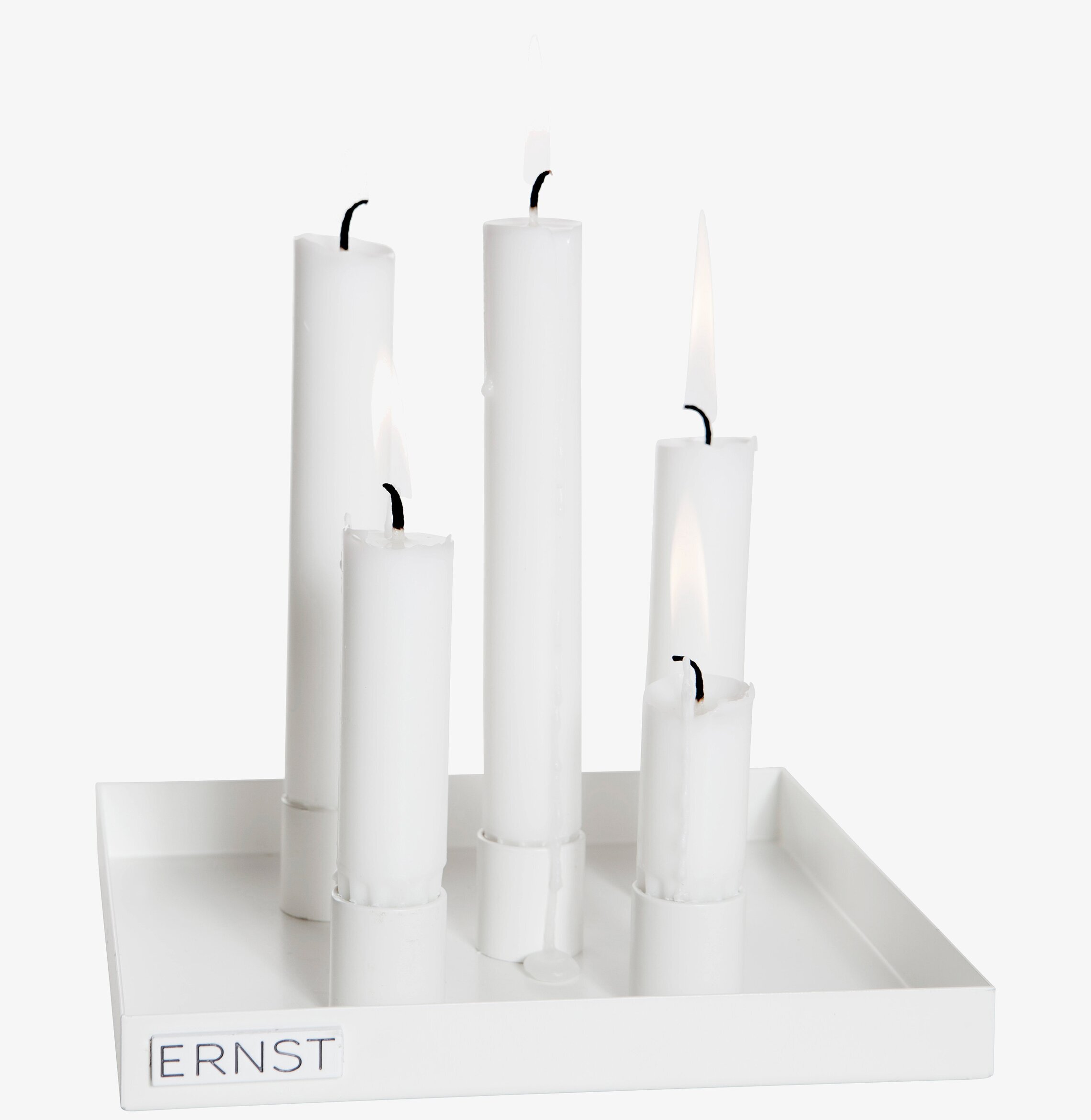 Ljustråg Vit från Ernst med fyra ljushållare i vit metall