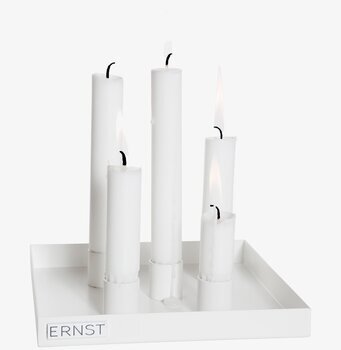Ljustråg Vit från Ernst med fyra ljushållare i vit metall