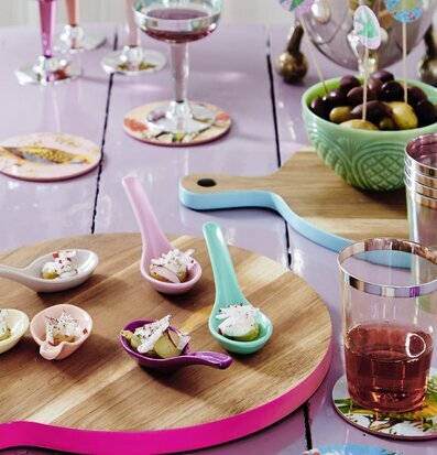 Skärbräda Acacia Neon Pink från Rice med färgglad kant