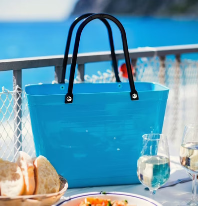 Väska Liten Hinza Mörkgrå från Hinza vid havsutsikt