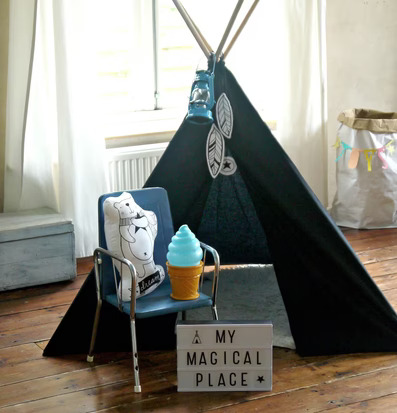 Basic Tipi - Svart från A Little Lovely Company i barnrum