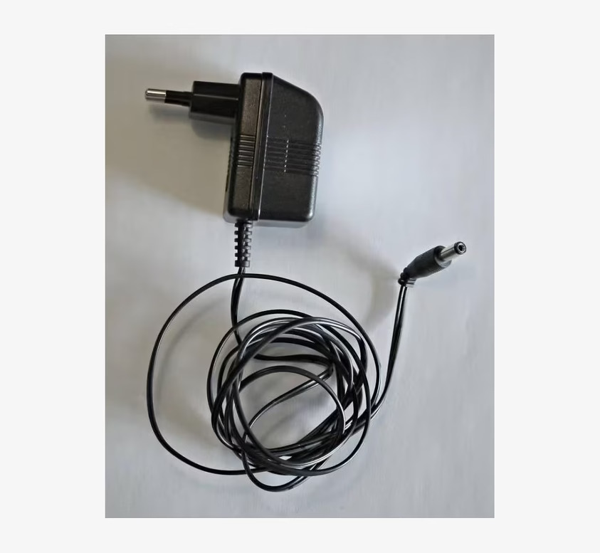 Adapter EU Svart från A Little Lovely Company på ljus yta