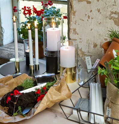 Rund Lykta Värmeljus Vit från Ernst i ljust lantligt rum