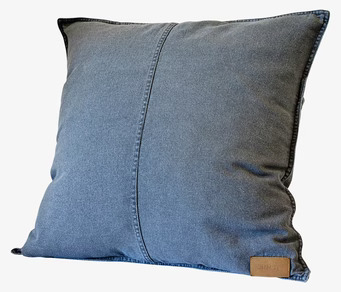 Kuddfodral Med Knappar Grå från Ernst på ljus bakgrund