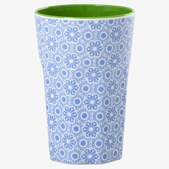 Bild av mugg med blåvitt marockanskt mönster och grön insida